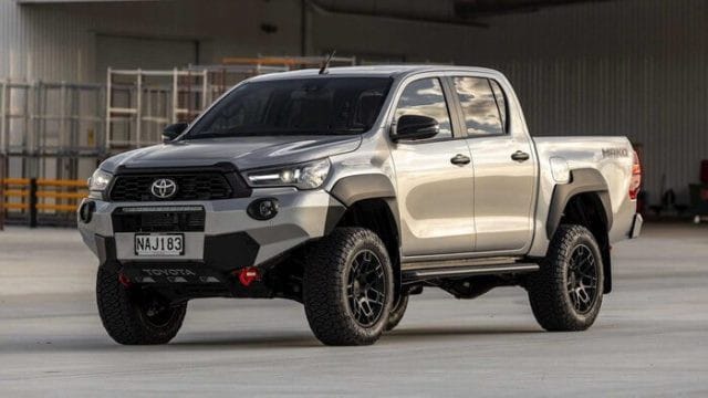 Tăng giá 35 triệu đồng Toyota Hilux 2020 có hấp dẫn hơn Ford Ranger