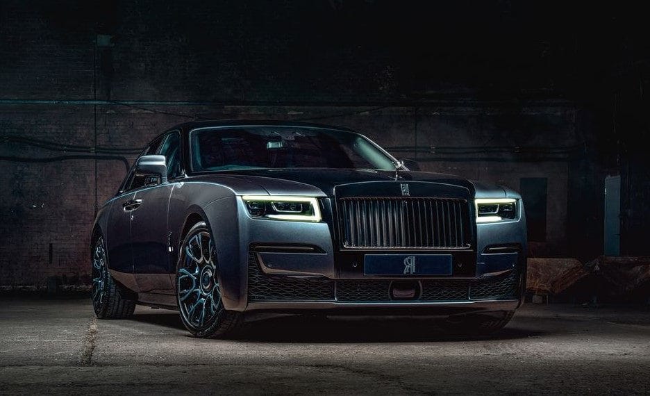 Rolls-Royce Ghost 2022 ra mắt phiên bản Black Badge đen xa hoa.