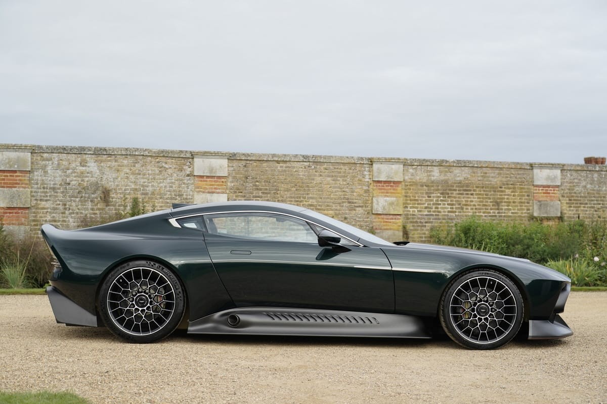 Aston Martin Victor-2