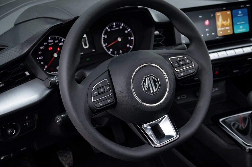 Vô lăng vát đáy của MG5 2021 Vô lăng vát đáy...