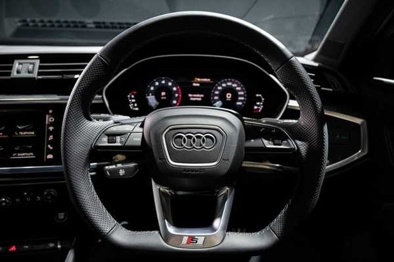 Audi Q3 40 TFSI quattro S line Black Edition-3