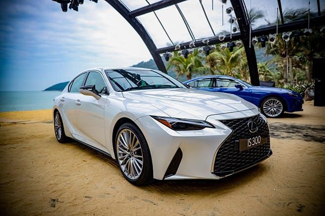 Lexus IS thế hệ mới ra mắt tại Việt Nam, giá bán từ 2,1 tỷ đồng