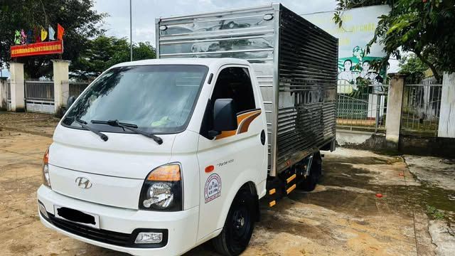 Bán nhanh xe H150 thùng kín màu trắng đời 2023  đi 1v9 giá 365tr