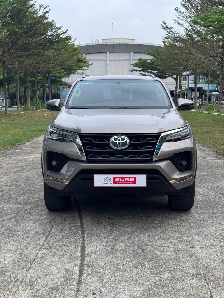 Chính chủ bán xe Toyota Fortuner 2.4G số tự động