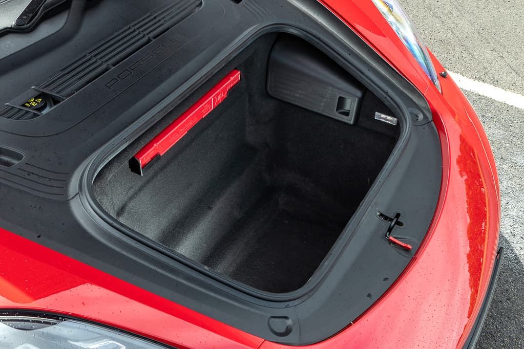 cốp xe của cayman gts