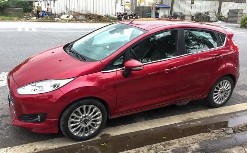 Dư xe cần bán Ford Fiesta bản 1.5L, hatchback