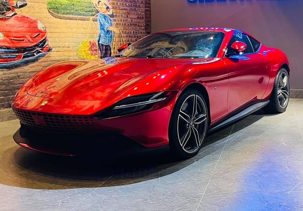 Còn đây là ngoại thất của xe sau khi dán đề-can màu đỏ Còn đây là ngoại thất của xe sau khi dán đề-can màu đỏ