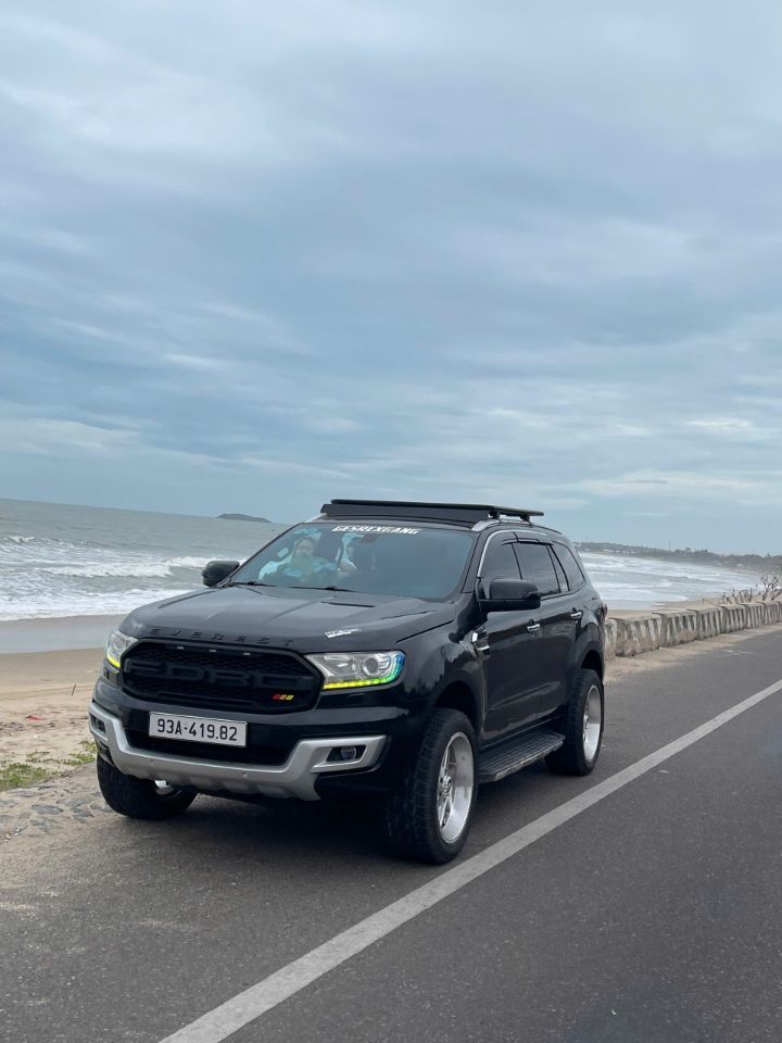GIA ĐÌNH BÁN XE EVEREST TITANIUM 2.2L - SX : 2016 ,ĐK 2017 - GIÁ 690 TRIỆU.
