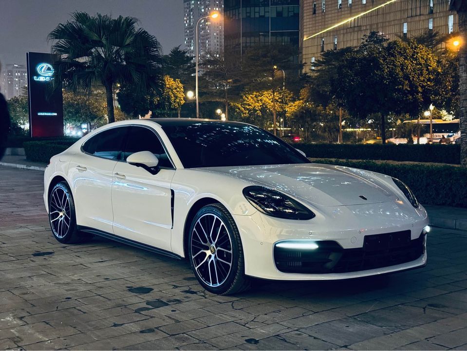 Porsche Panamera 2021
