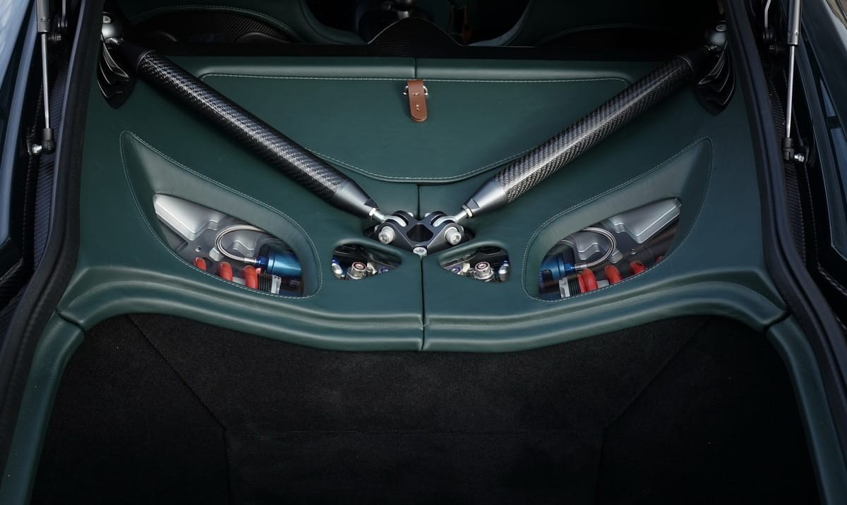 Aston Martin Victor-0
