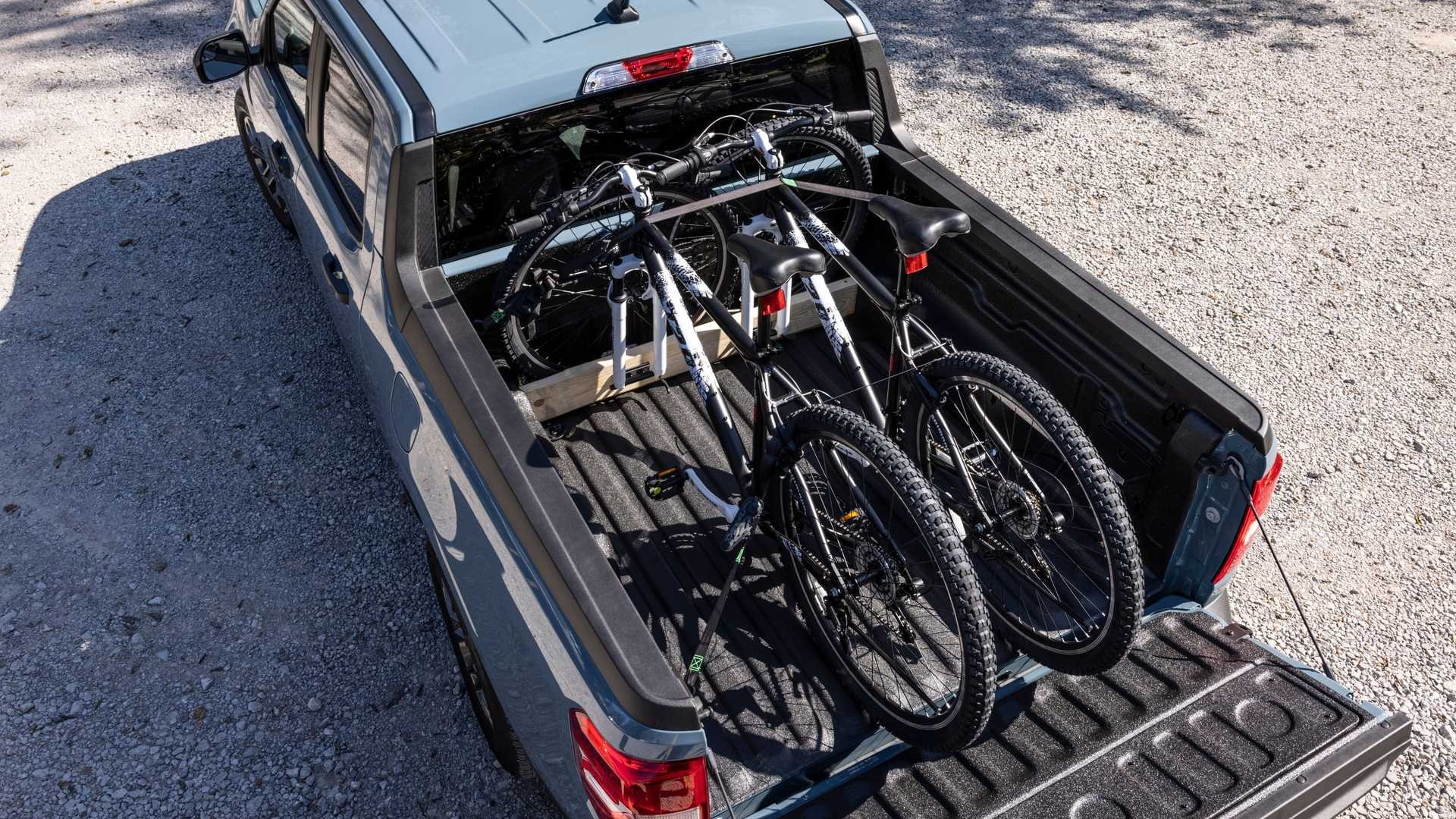 Xe chở hàng ở thùng sau