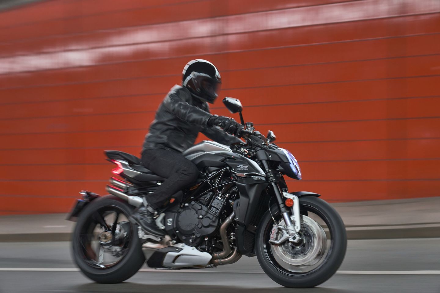 giá xe Brutale 1000