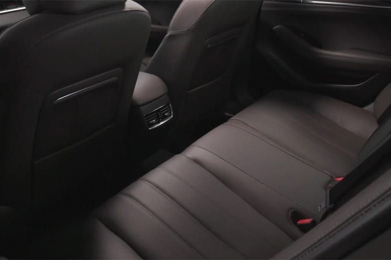 Mazda 6 2021 giá chỉ từ 564 triệu, bao giờ về Việt Nam? - Ảnh 10. Khoang hành khách và ghế ngồi
