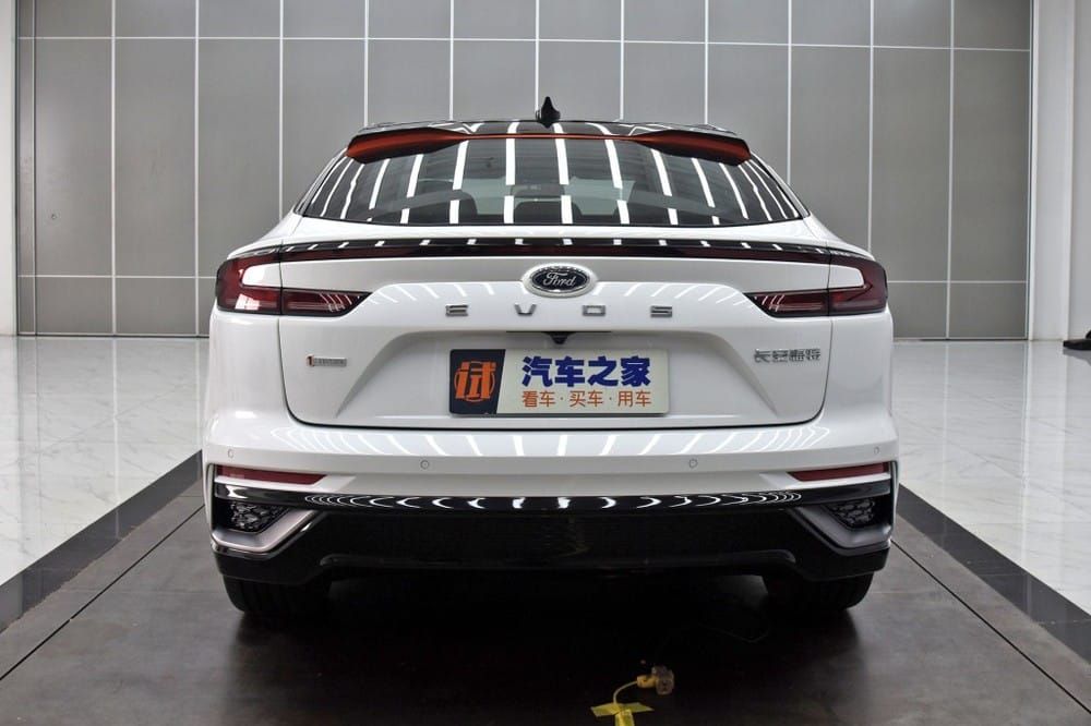Thiết kế đằng sau của Ford Evos
