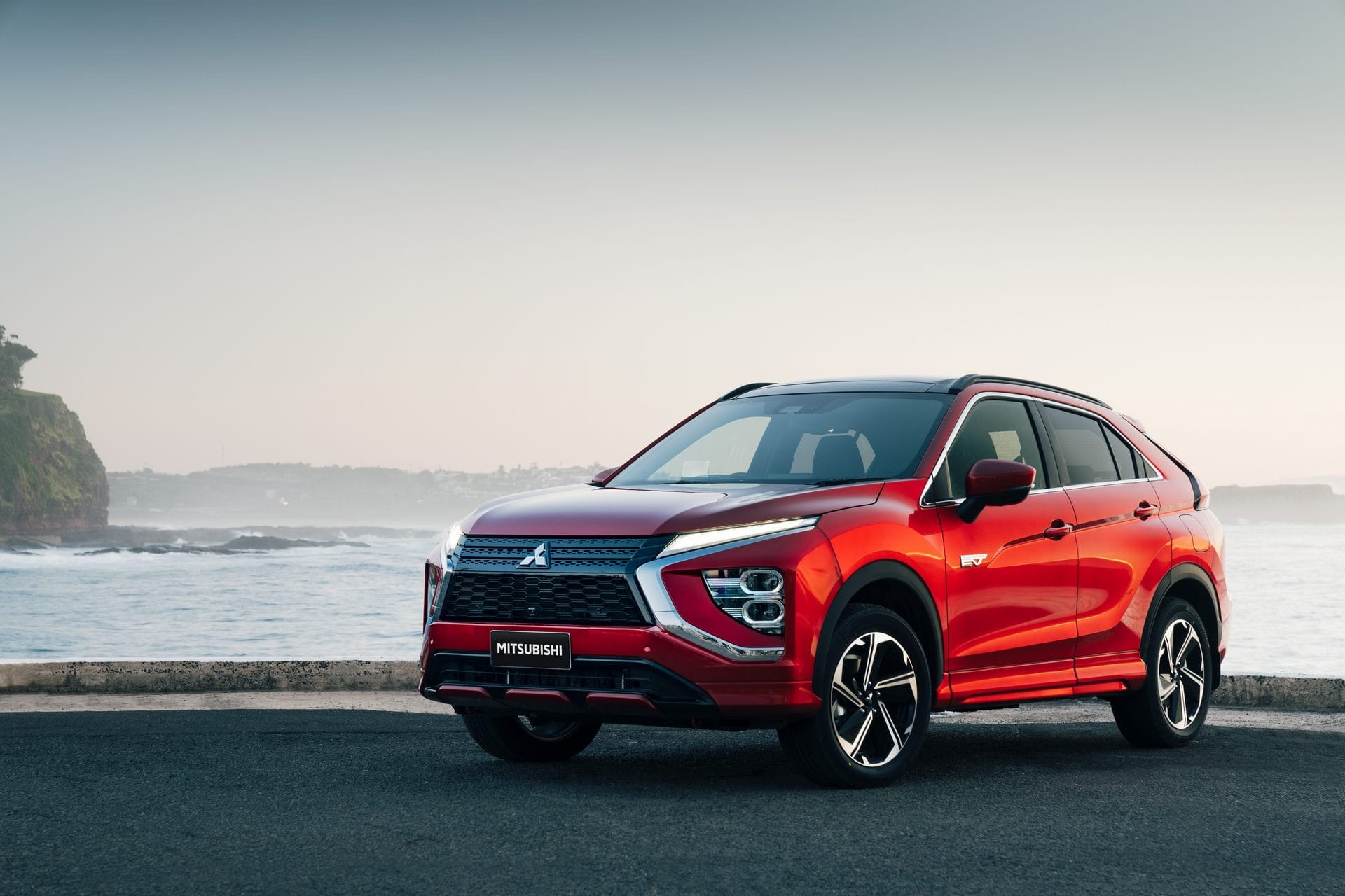 Mitsubishi Eclipse Cross Plug-In Hybrid 2022 ra mắt, giá từ 34.500 USD