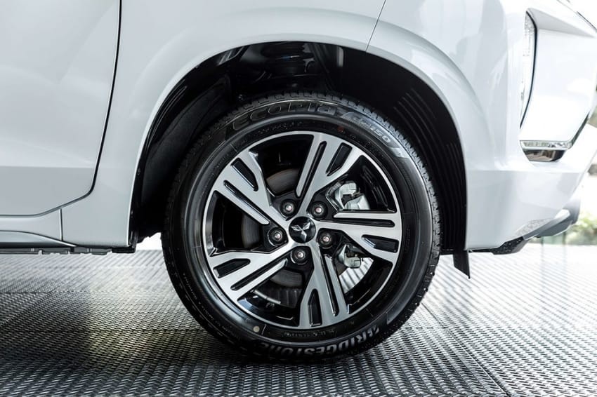 Mitsubishi Xpander: Giá lăn bánh, ưu đãi, trải nghiệm 10/2020