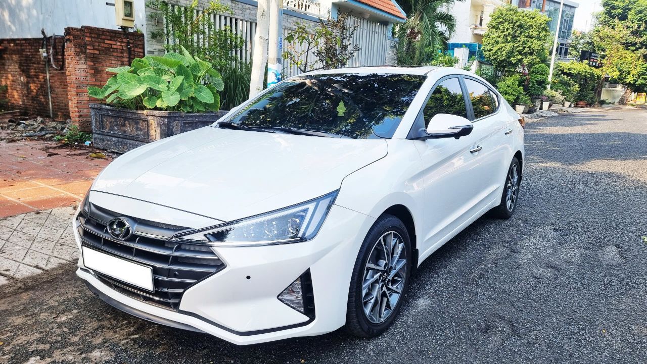 Hyundai Elantra 2021 2.0 AT - 6600 km