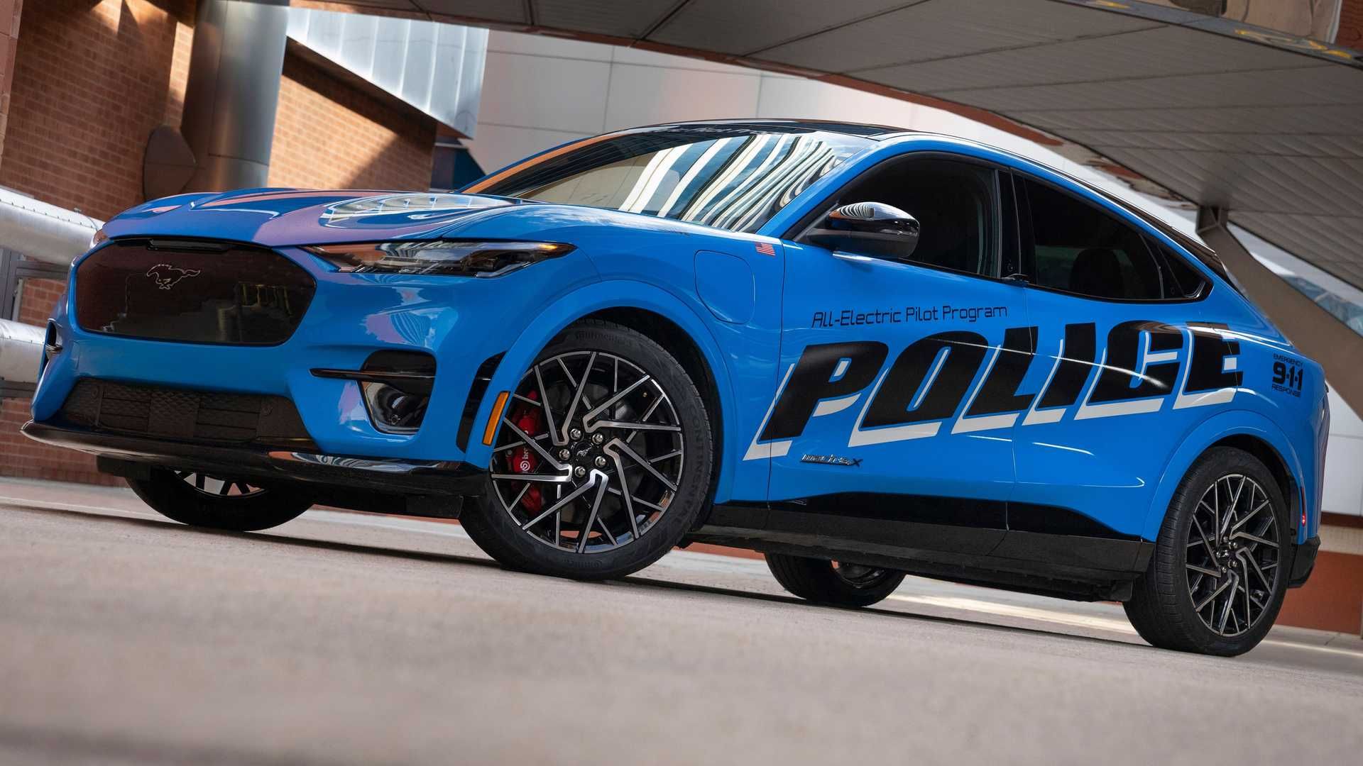 Ford Mustang Mach-E thử nghiệm làm xe cảnh sát điện trong tương lai
