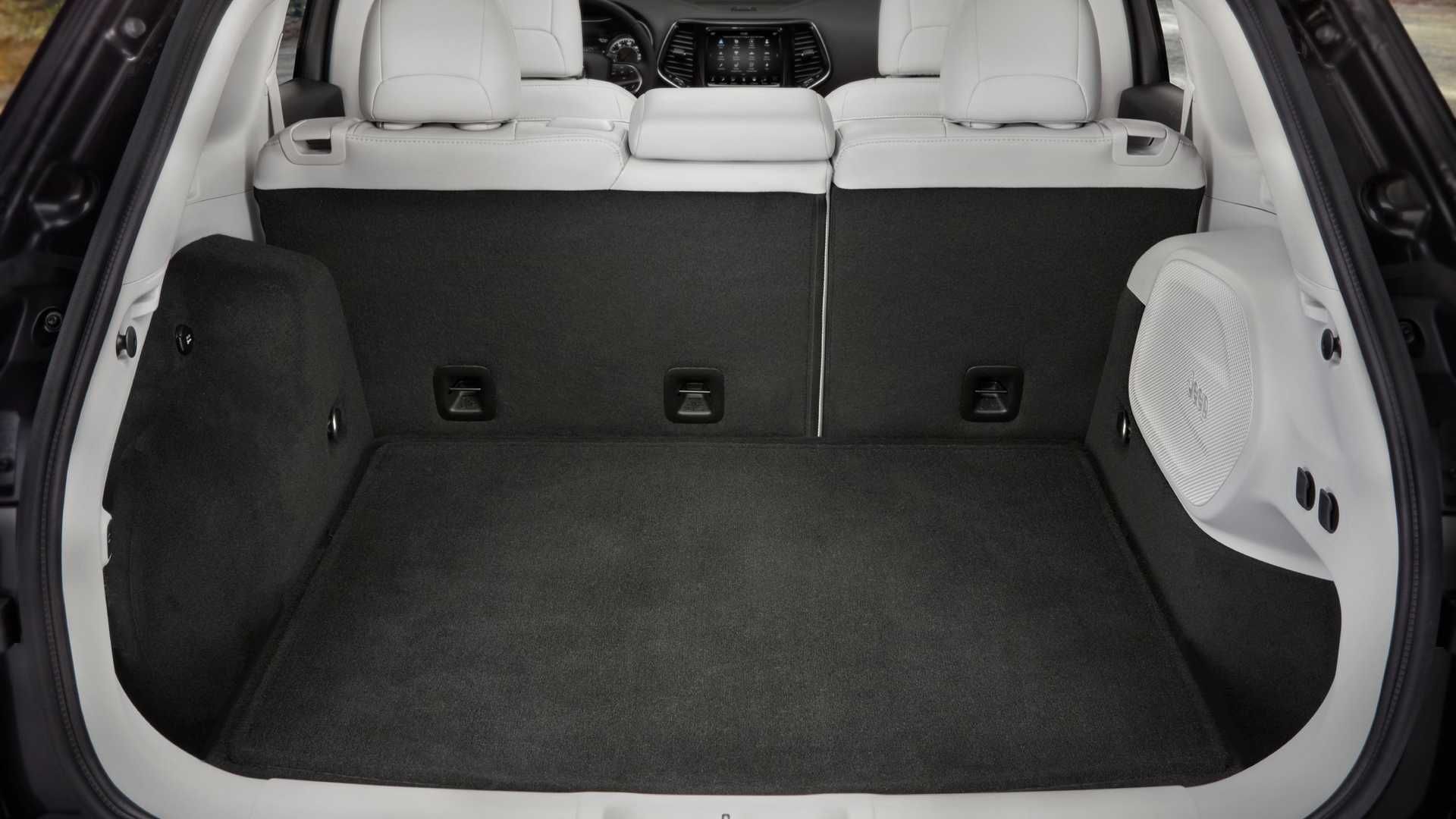 cốp xe Jeep Cherokee 2022