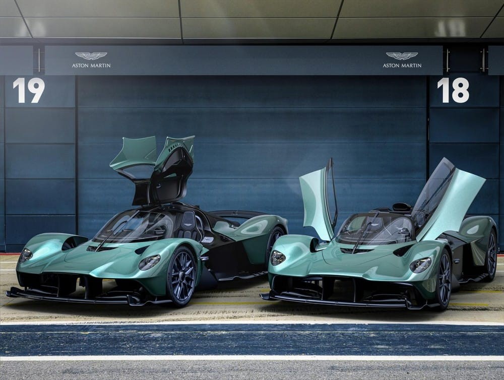 Aston Martin Valkyrie Spider Aston Martin Valkyrie và Valkyrie Spider