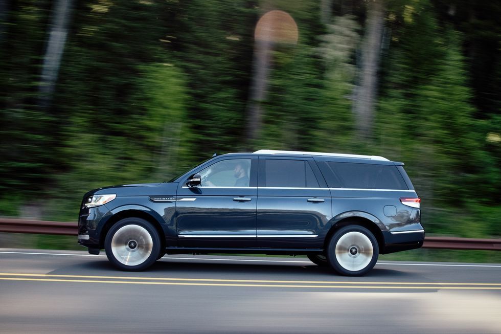 Lincoln Navigator 2022 thân xe