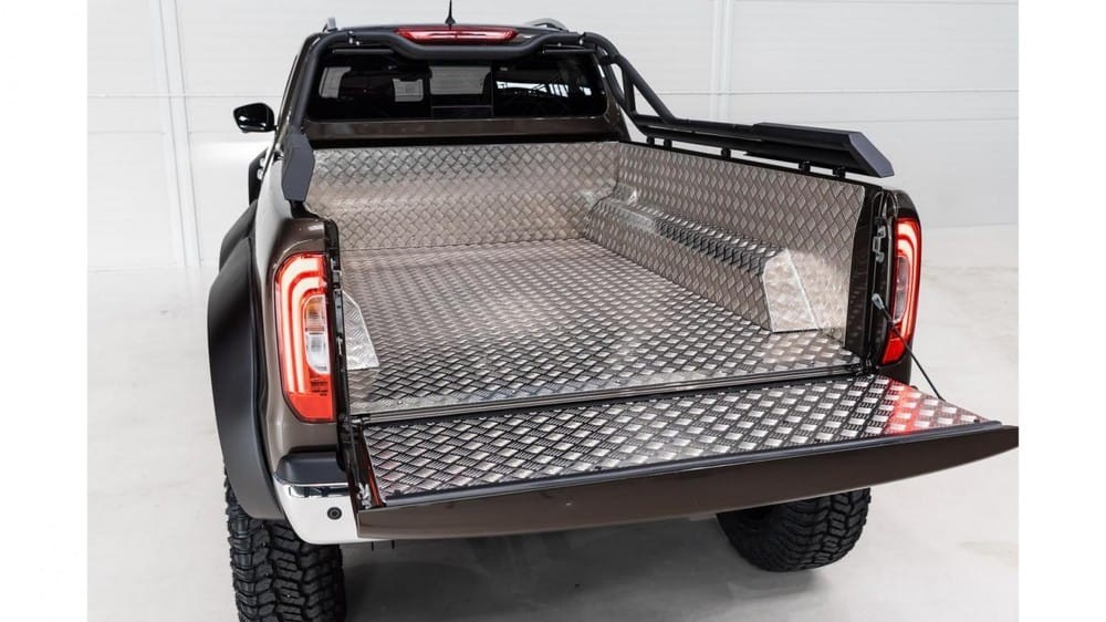 Thùng xe kéo dài của Mercedes X-Class 6x6
