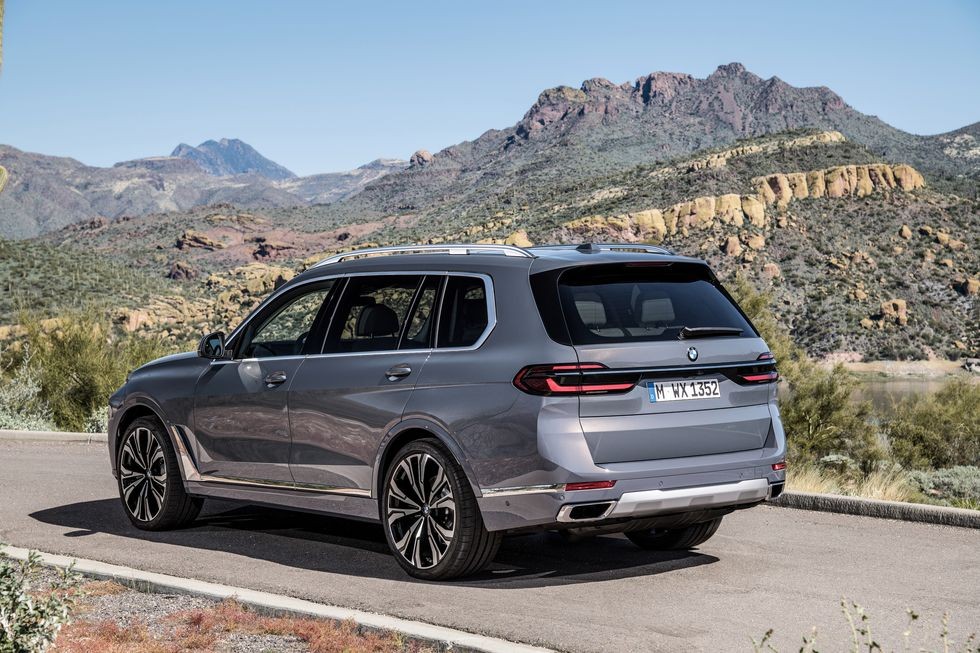 đuôi xe BMW X7 2023