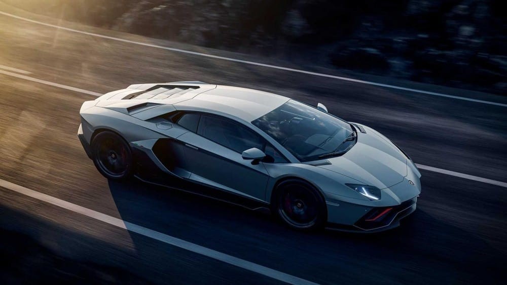 Aventador LP 780-4 Ultimae là siêu xe dùng động cơ V12 và không có mô-tơ điện mạnh nhất từ trước đến nay của Lamborghini Aventador LP 780-4 Ultimae là siêu xe dùng động cơ V12 và không có mô-tơ điện mạnh nhất từ trước đến nay của Lamborghini