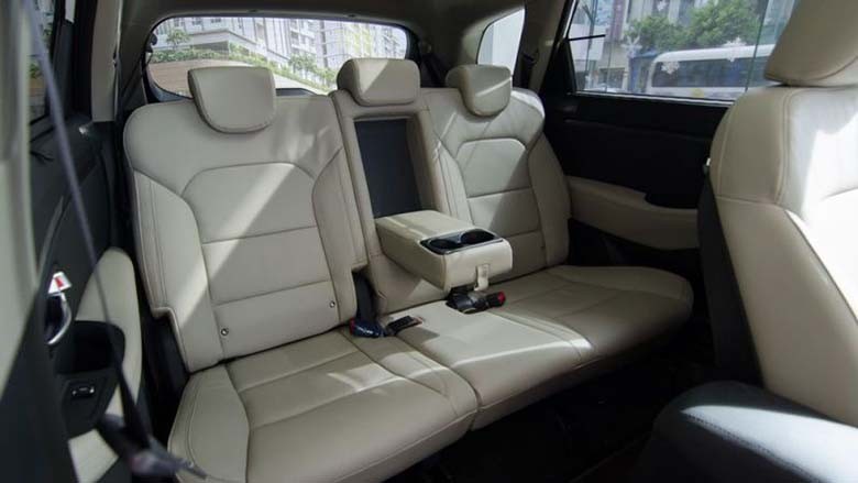 Thiết kế nội thất Kia Rondo 2.0 GAT Deluxe rộng rãi sang trọng-7