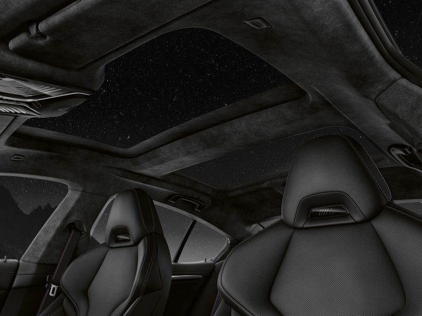Tông màu đen chủ đạo tiếp tục xuất hiện bên trong khoang cabin-4