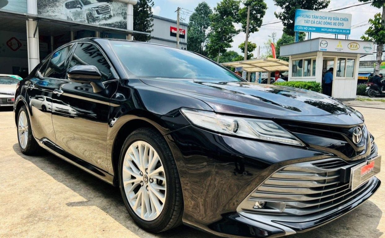 Toyota Camry 2 5Q chuẩn 31000Km chính hãng Toyota