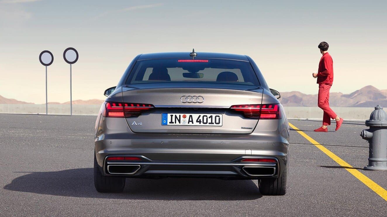 Đuôi xe với dàn đèn hậu LED được tạo hình 3D..jpg