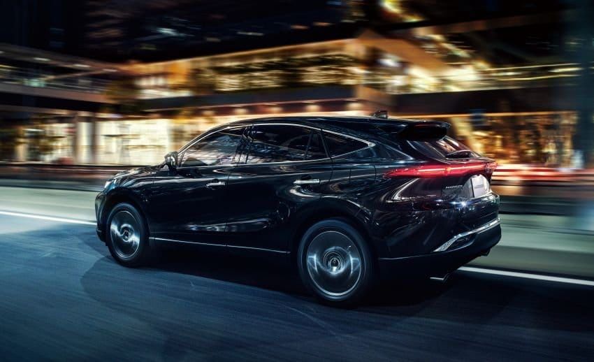 Toyota Harrier 2021 thu hút với từng chi tiết.