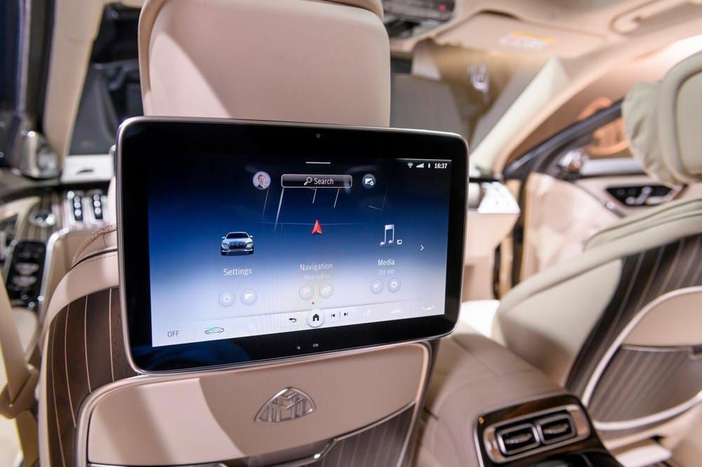 Màn hình giải trí dành cho hành khách phía sau Mercedes-Maybach S-Class 2021-7