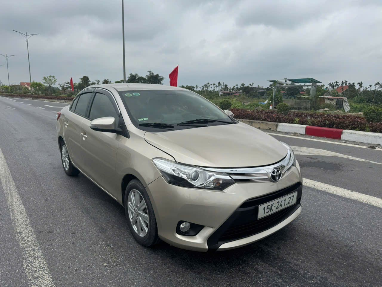 Cần bán Toyota Vios G 2015 – Số tự động – Giá 290 triệu