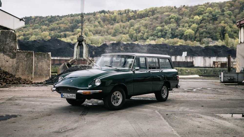 Phía trước của SUV Ferrari