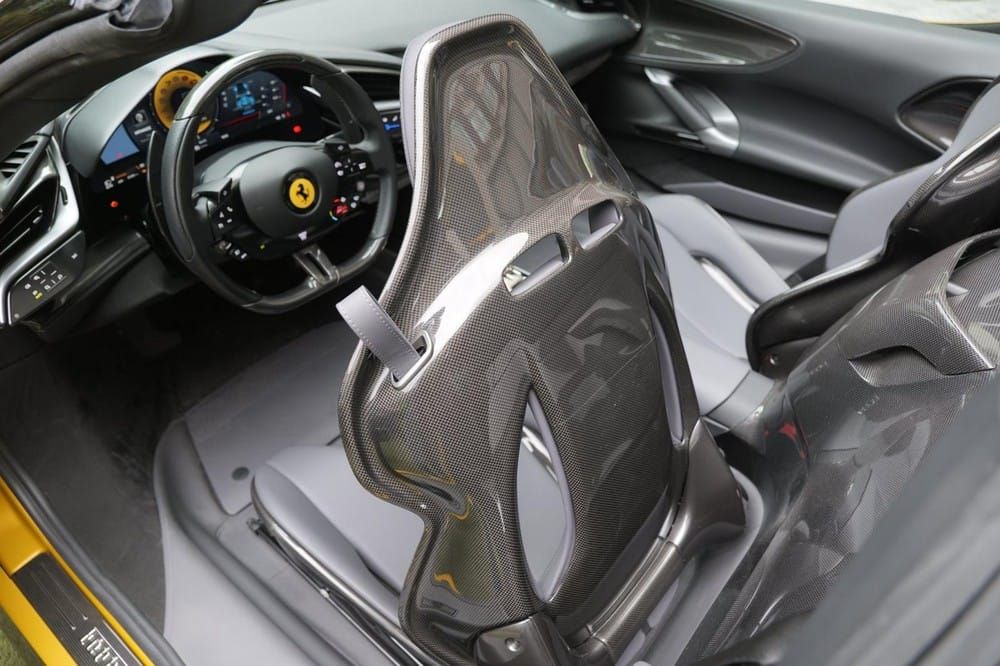 Ghế xe Ferrari SF90 Spider bằng carbon Ghế xe Ferrari SF90 Spider bằng carbon