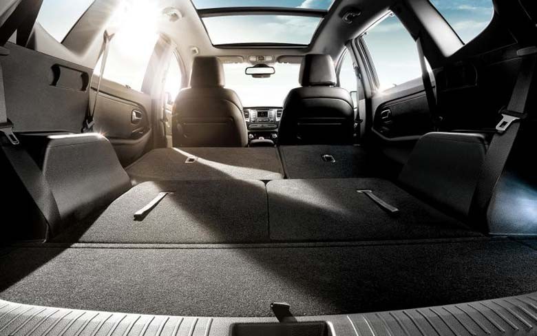 Thiết kế nội thất Kia Rondo 2.0 GAT Deluxe rộng rãi sang trọng-8