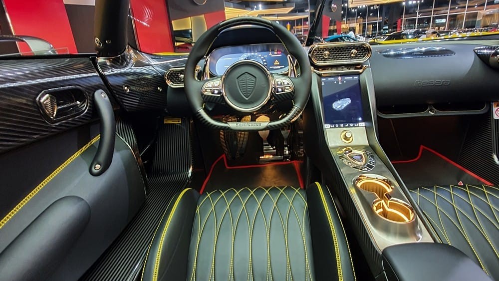 Khoang lái siêu xe Koenigsegg Regera cho người xem cảm giác xa hoa của 1 mẫu xe dành cho các đại gia