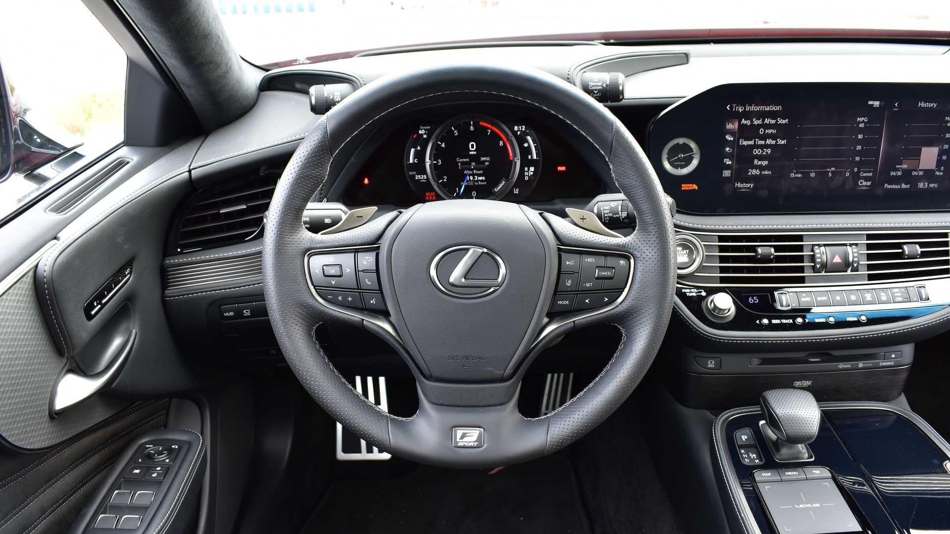 Vô lăng LS 500 2021 phiên bản F Sport