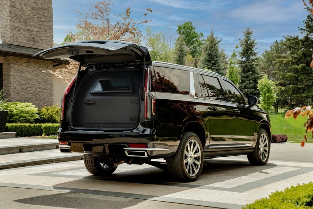 Phía sau của Inkas Cadillac Escalade 2021 bọc giáp