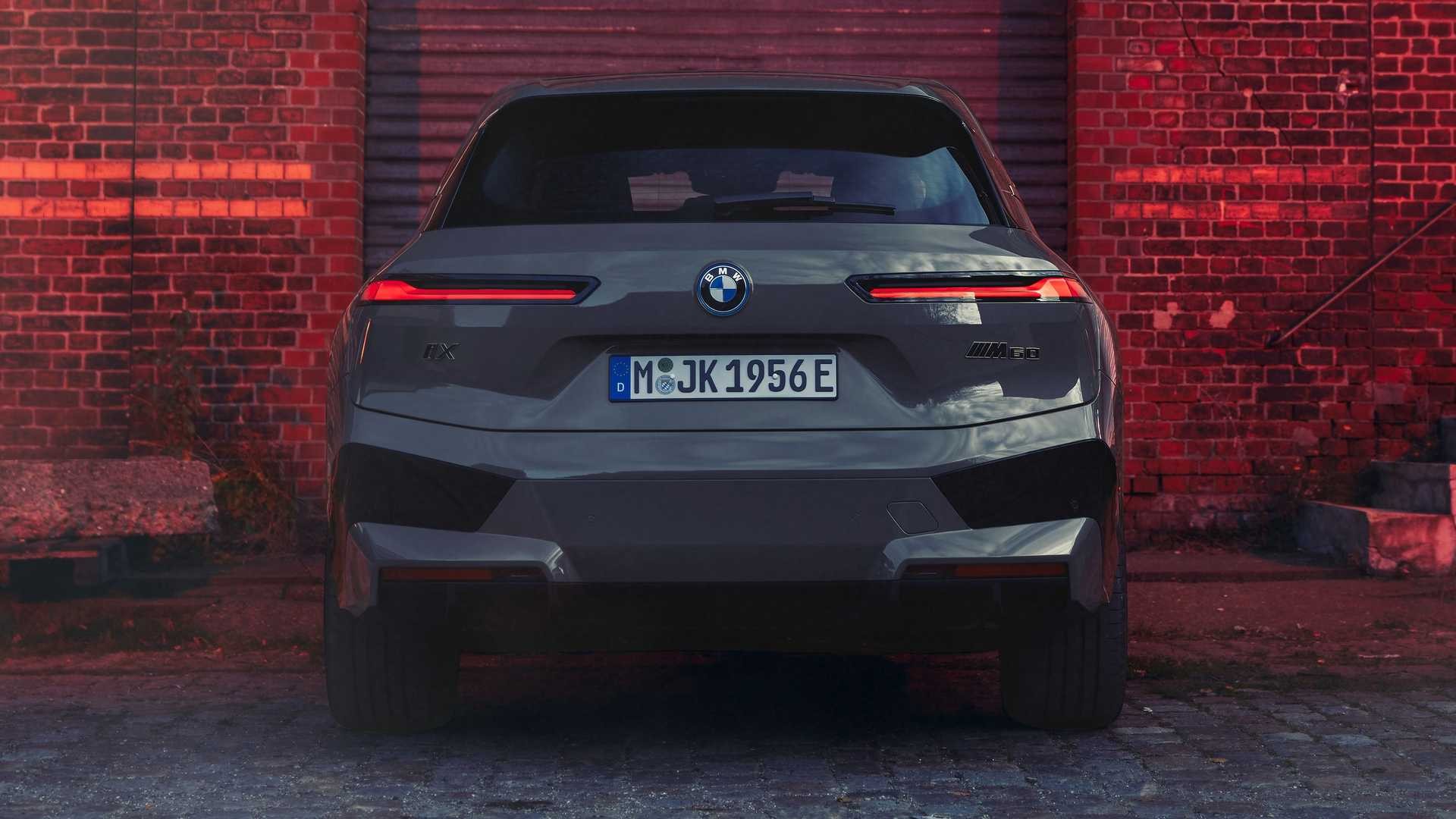 Phía sau xe