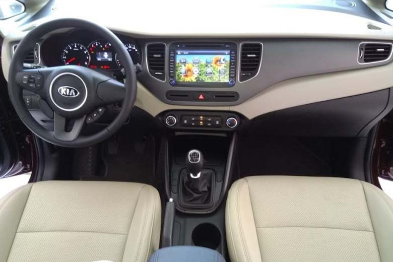 Tiện ích Kia Rondo 2.0 GAT Deluxe với nhiều tính năng chỉ có duy nhất trong phân khúc-1