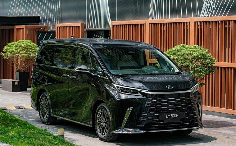 Lexus LM 500h