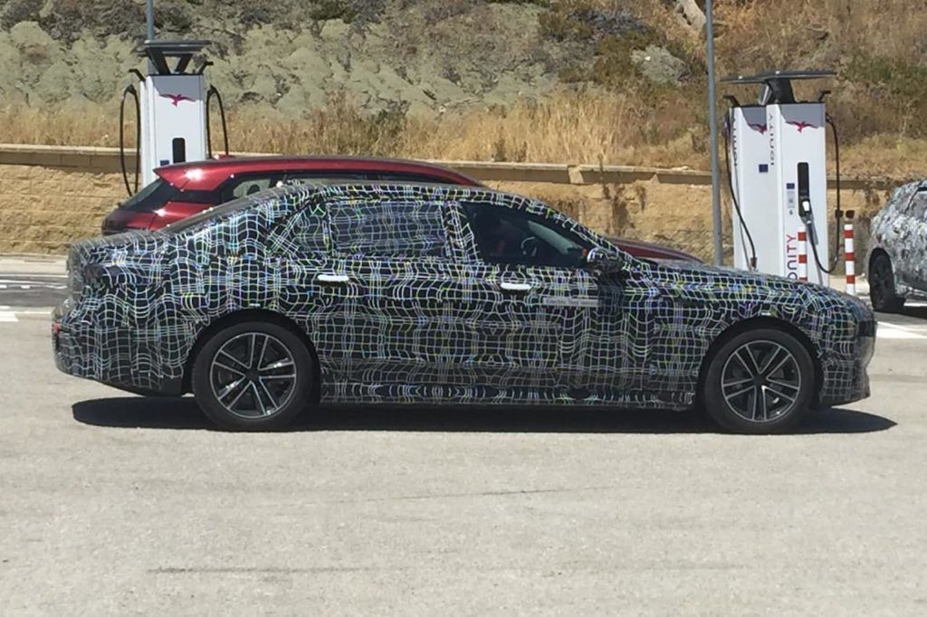 thân xe BMW i7 EV thử nghiệm