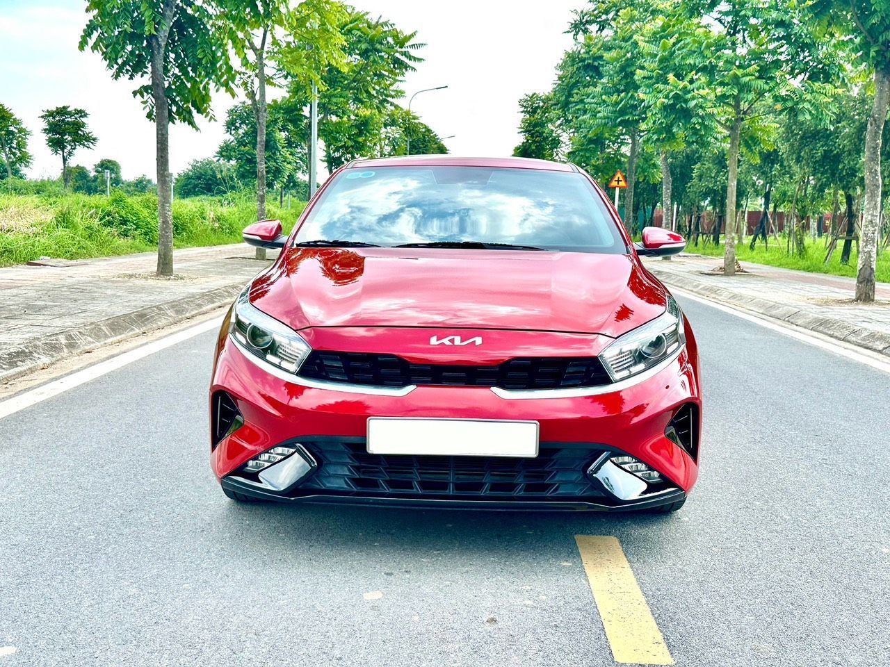 CHÍNH CHỦ CẦN BÁN XE KIA LUXURY 2022 ĐỎ RỰC RỠ
