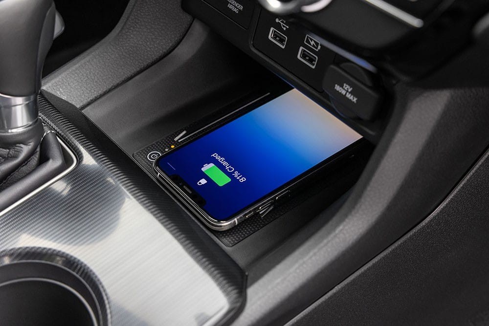 Sạc điện thoại thông minh không dây của Honda Civic 2022 Mẫu xe này còn có sạc điện thoại thông minh không dây