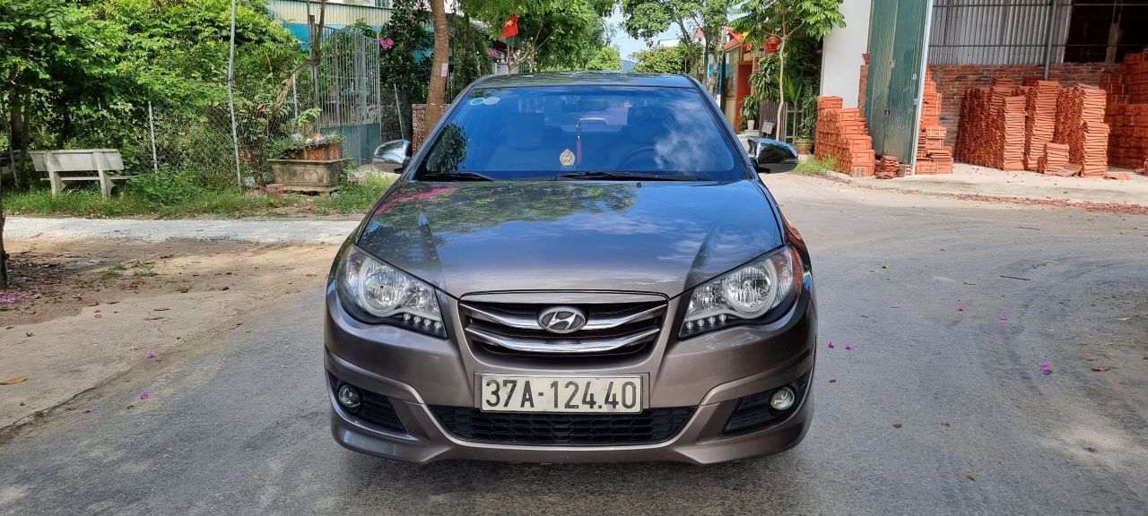 Chính chủ bán xe Hyundai Avante sx 2013 at máy 1.6.số tự động.
