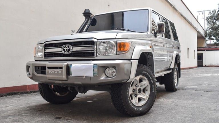 Đây là chiếc Toyota Land Cruiser bọc giáp tương tự trong vụ cướp ở Nam Phi, giá bán khoảng 1.3 tỷ đồng