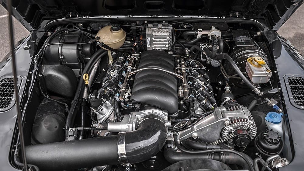 Khoang động cơ của Kahn Flying Huntsman 6x6 Khoang động cơ của Kahn Flying Huntsman 6x6